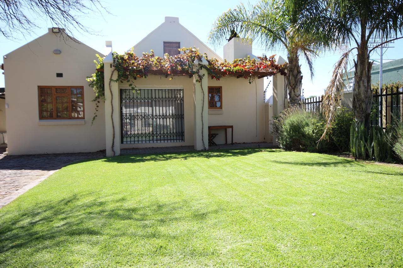 Donkin Country House Hotel Beaufort West Exterior photo